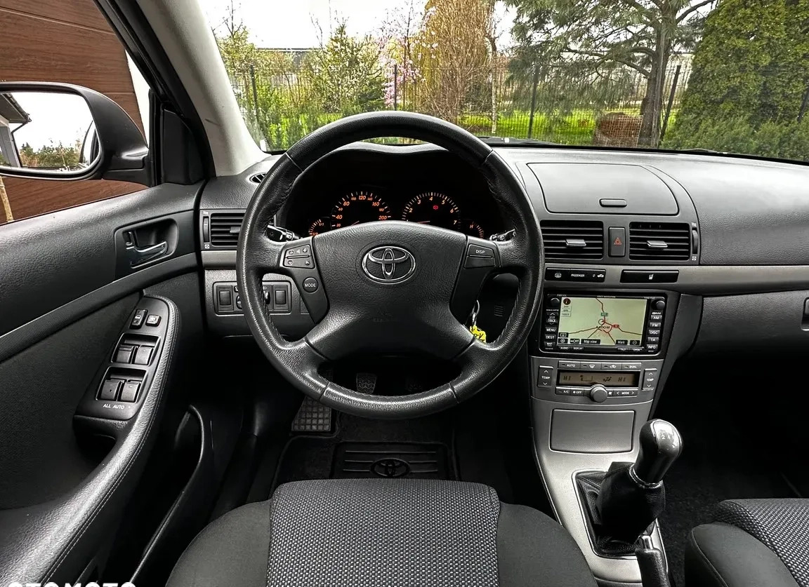 Toyota Avensis cena 19900 przebieg: 260000, rok produkcji 2007 z Radom małe 497